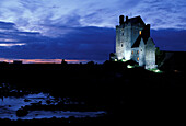 Schloß Dunguaire Castle bei Nacht, Co. Galway, Irland