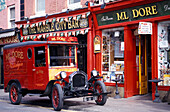 Oldtimer vor einem Geschäft, Ml Dore Shop, Kilkenny, Co. Kilkenny, Irland
