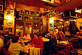 Bai Raktaris, Traditionelles Restaurant mit Livemusik, Plaka, Athen, Griechenland