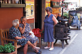 Gruppe alte Frauen, Monterosso al Mare, Cinque Terre, Ligurien, Italien