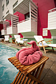 Handtuch am Pool des Hotel Clinton, South Beach, Miami, Florida, USA, Amerika