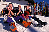 Frauen beim Après-Ski, Gampen, St. Anton, Österreich