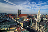 Blick über München mit Frauenkirche und Neues Rathaus, München, Bayern, Deutschland
