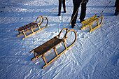 People throwing sledges