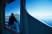 Ein Passagier auf einer Fähre, Bodö, Nordland, Norwegen