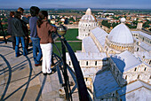 Blick von Schiefen Turm, Piazza dei Miracoli, Pisa, Toskana, Italien