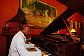 Pianist, Abaco Cocktail Bar, Puerto de la Cruz, Teneriffa, Kanarische Inseln, Spanien, Europa