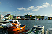 Fischerboote und Fischerhäuser, Hafen, Olberg bei Sola, Rogaland, Norwegen