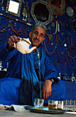 Targi Mohamed Jallali, in seinem Laden Essaouira, Marokko