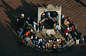 Brunnen, Piazza Cisterna, San Gimignano, Toskana, Italien