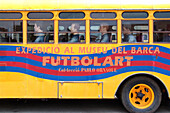 Bus mit Figuren im Museo del Barca, Barcelona, Spanien, Europa