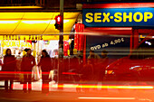 Rolicht vor Sex-Shop in Neukölln, Berlin