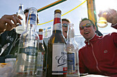 Bar on ski station Rettenbachjoch, Skifahrer des Skiclub Kelchsau Rettenbach, Mittagspause, Schirmbar am R, Soelden, Oetztal, Austria Sölden, Ötztal, Österreich