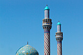 Minarett einer iranischen Moschee im Sonnenlicht, Jumeirah, Dubai, VAE, Vereinigte Arabische Emirate, Vorderasien, Asien
