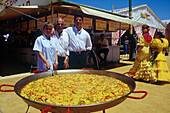 Feria del Vino Fino, Paella, Puerto de Sta. Maria, Provinz Cadiz Andalusien, Spanien