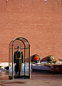Wache am Grabmal des unbekannten Soldaten, Alexandergarten, Moskau, Russland