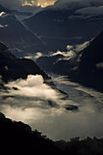 Blick vom Wilmot Pass auf Nebel im Doubtful Sound Fjord, Fiordland Nationalpark, Westküste, Südinsel, Neuseeland, Ozeanien