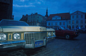 Straßenkreutzer auf dem Marktplatz in, der Altstadt von Tallinn Estland, Baltikum