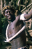 Zulu in Kriegstracht, Eshowe, Natal Südafrika