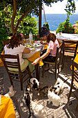 Restaurant in der mittelalterlichen Stadt Monemvasia, Lakonien, Peloponnes, Griechenland