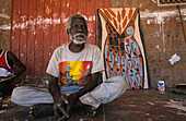 Aboriginal artist Oenpelli, Old Man Thompson, Oenpelli, Arnhemland, Aboriginal land, Northern Territory, Australia