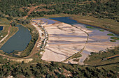 Aerial of Cooceran opal field, Lightning Ridge, Australien, NSW, Aerial photo of Cooceran opal field near Lightning Ridge, The town known as The Ridge is near the Queensland border. Rows of cement mixers used to wash the stones Lightning Ridge, Betonmisch