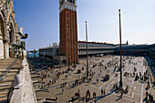 Touisten auf dem Pizza San Marco, Venedig, Italien