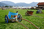 Roman chariots, imitation, Römische Streitwagen, Nachbau, Erstes Bichler Ochsenrennen am 8.8.2004 in Bichl, Oberbayern, Deutschland First oxrace of Bichl, August 8th 2004, Upper Bavaria, Germany