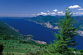 Blick von Monte Baldo auf Gardasee, Lago di Garda, Malcesine, Italien