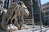 Stone lion in front of the cathedral San Lorenzo, Genoa, Liguria, Italy, Europe