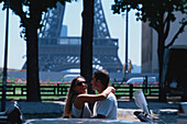 Paar, Eiffelturm, Paris Frankreich
