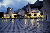 Nachtleben im Zentrum, Taormina, Sizilien, Italien