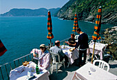 Restaurant-Terrasse in Vernazza, Cinque Terre, Ligurien Italien