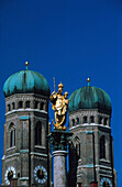 Mariensaeule mit Frauenkirche, Muenchen, Bayern Deutschland