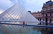 Glaspyramide, Louvre, Paris Frankreich