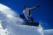 Snowboarder im Sprung, Zugspitze, Bayern Deutschland