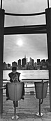 Couple in front of Manhattan, Couple, Williamsburg, View to Manhattan, New York, USA