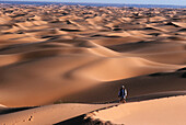 Grand Erg Wccidental, Algerien, algerische Sahara, Grand Erg Occidental, Wueste, Sandduenen, Sand, Mensch in Landschaft, Afrika nature