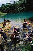 Wäscherinnen an der Lagune, Dominikanische Republik Karibik