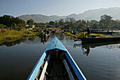 Maing Thauk market, boats Inle Lake, Maing Thauk Markt, Inle-See, longtail boats