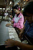 Hand woven silk cloth on loom, Weberei, Stickerei, Handarbeit, Frauen arbeiten am Webstuhl, Silk weaving, Mandalay