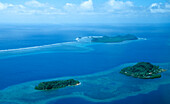 Luftaufnahme von drei Inseln, Coral Islands, Santo Coast, Vanuatu, Südsee