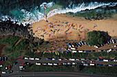 Surfer am Strand, Luftbild, Hookipa Beach Maui, Hawaii, USA