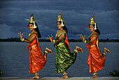 Temple dancers, Mekong River, Phnom Penh, Cambodia Indochina, Asia