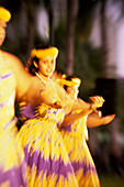 Hawaiian Hula Dancers, Waikiki Beach, Honolulu, Oahu, Hawaii, USA