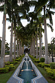 Springbrunnen vor Jame'Asr Hassan Bolkia Moschee, Bandar Seri Begawan, Brunei Darussalam, Asien