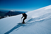 Skitourenfahrerin am Grießkar, Alpspitze, Deutschland, Garmisch-Partenkirchen