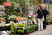 Couple, Flowermarket, Bloemenmarkt, Singel Gracht, Couple at Flowermarket Bloemenmarkt, , rear view, Singel Gracht, Amsterdam, Holland, Netherlands