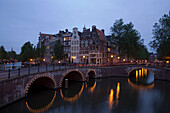 Bridge, Keizersgracht, Leidsegracht, View over illuminated bridge to gabled houses in the evening, Keizersgracht and Leidsegracht, Amsterdam, Holland, Netherlands