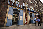 Daniel Wischer Restaurant, Couple passing the Daniel Wischer Restaurant, the oldest fish restaurant of Hamburg, Hamburg, Germany